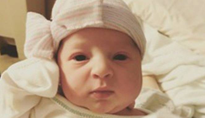 bayi ini lahir dari embrio yang dibekukan selama 24 tahun viva co id Bayi Ini Lahir dari Embrio yang Dibekukan Selama 24 Tahun