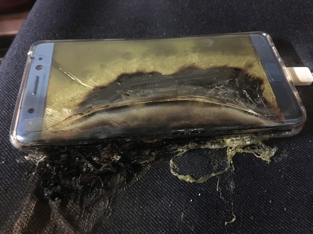 5 Penyebab Baterai Smartphone Terbakar