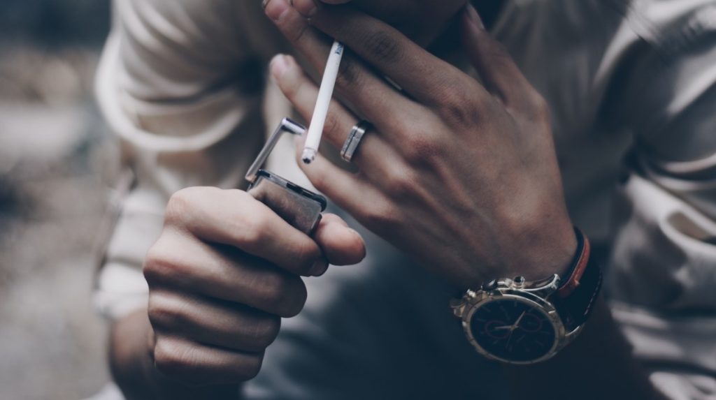 Hebat! Smartwatch ini Bisa Bikin Berhenti Merokok