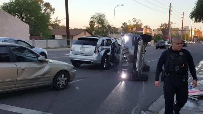 Mobil Tanpa Sopir Uber Kembali Tabrak Mobil Orang di Jalan